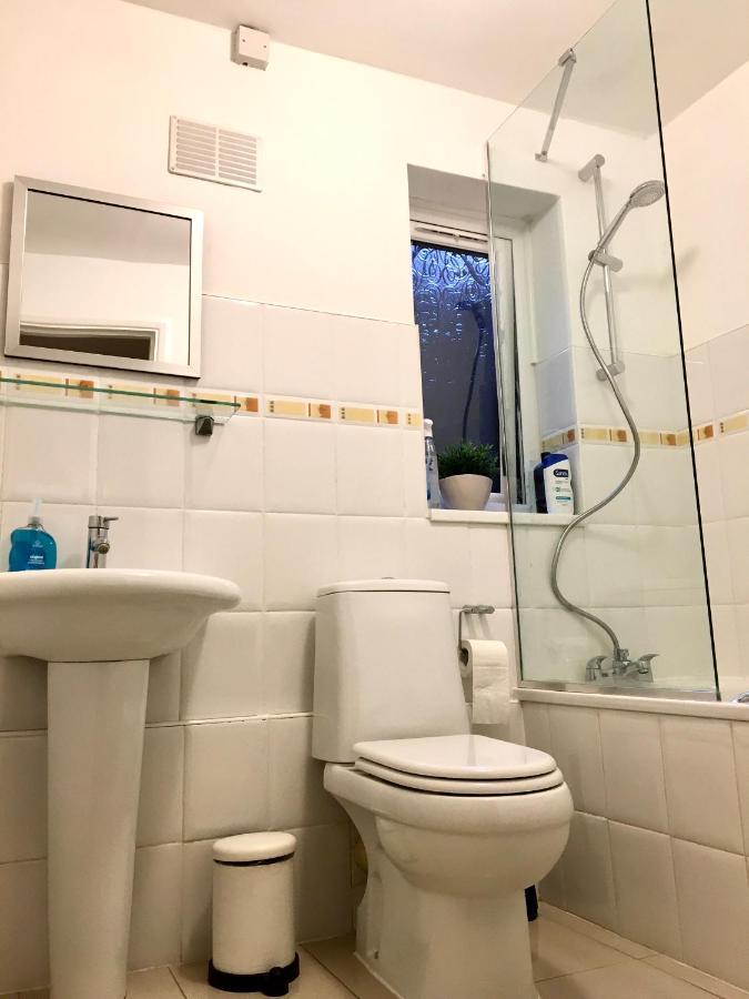 Double Room In The Heart Of Kingston Upon Thames In London Exterior foto